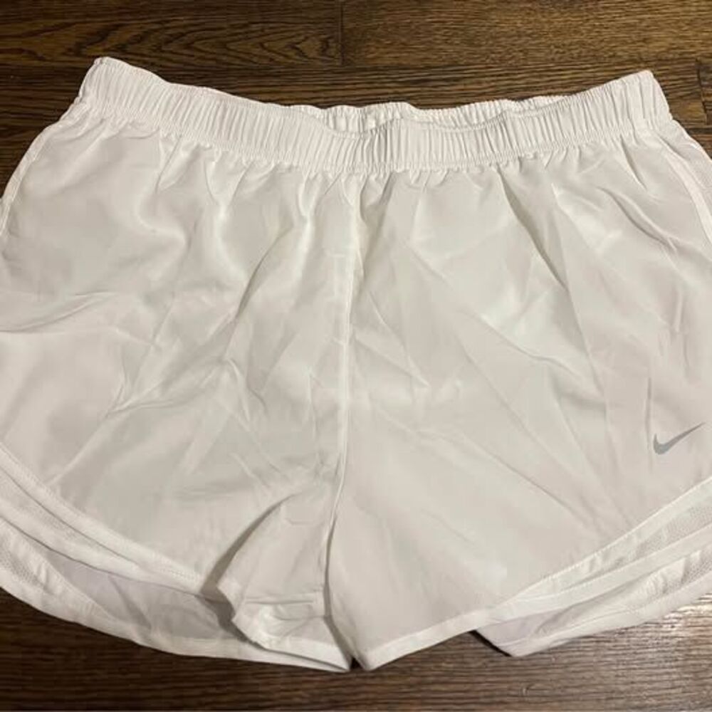 NWOT Nike Women’s XL Shorts Running White
